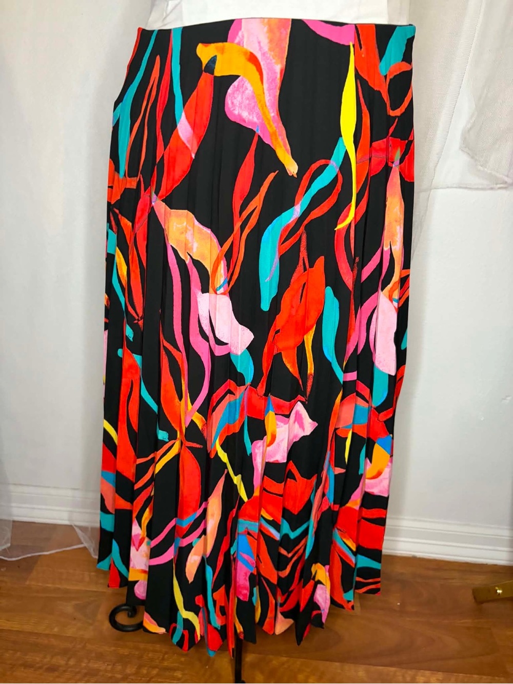 New York & Company Black Skirt with Red, Pink, Turquoise & Yellow Abstract Print